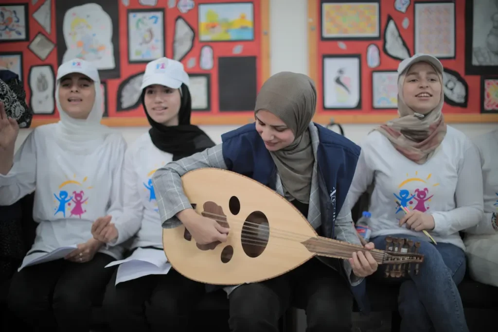 Mujer Palestina Tocando el laud
